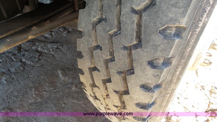 image for item L4491 2003 International DuraStar 4300 digger derrick truck