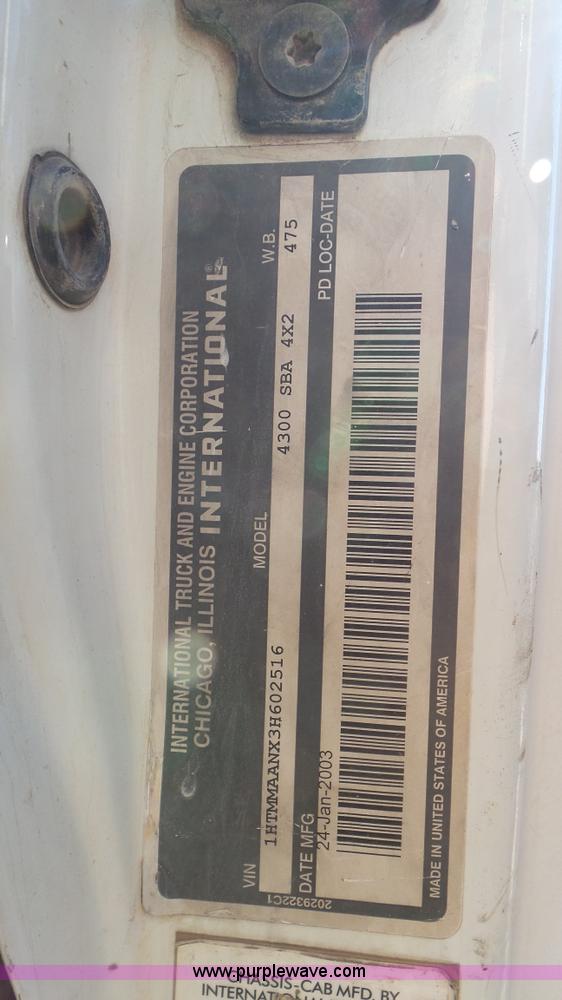 image for item L4491 2003 International DuraStar 4300 digger derrick truck