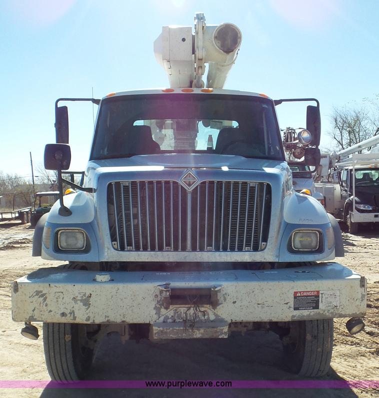 image for item L4493 2007 International 7300 bucket truck
