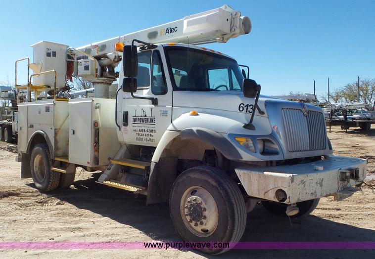 image for item L4493 2007 International 7300 bucket truck