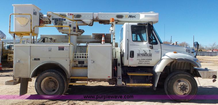 image for item L4493 2007 International 7300 bucket truck
