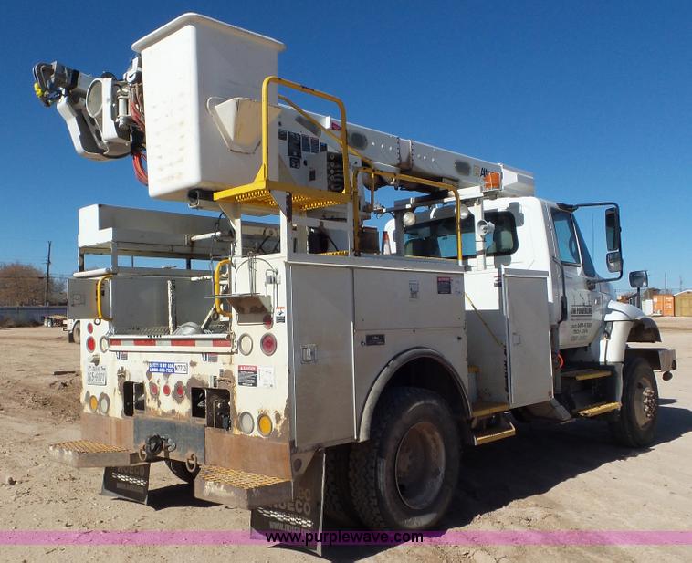 image for item L4493 2007 International 7300 bucket truck