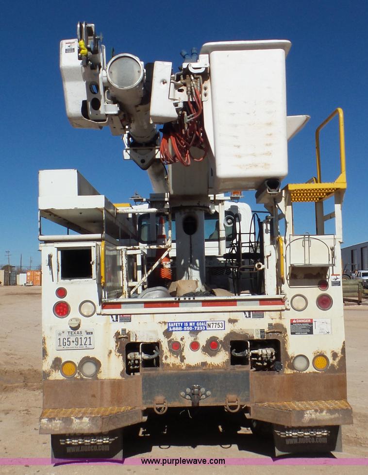 image for item L4493 2007 International 7300 bucket truck