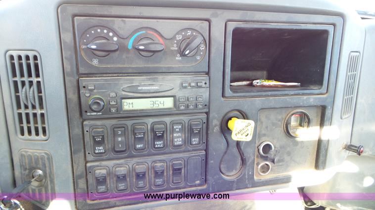 image for item L4493 2007 International 7300 bucket truck