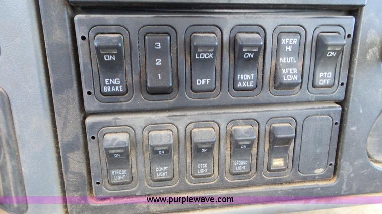 image for item L4493 2007 International 7300 bucket truck