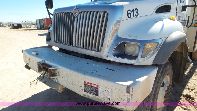 image for item L4493 2007 International 7300 bucket truck