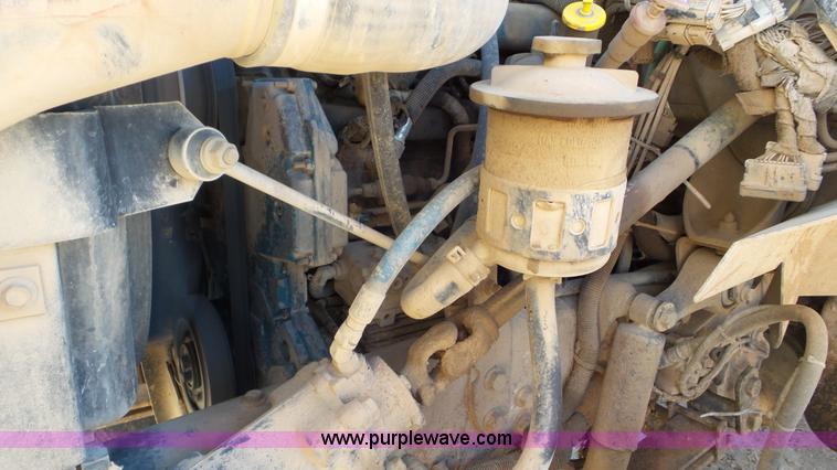 image for item L4493 2007 International 7300 bucket truck