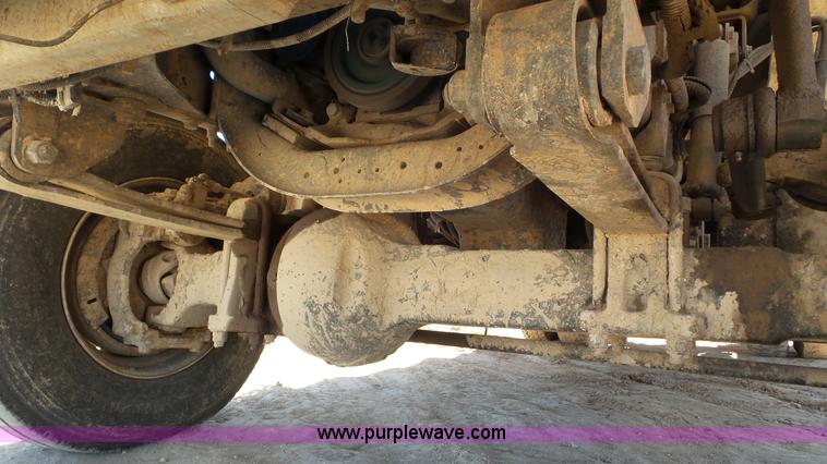 image for item L4493 2007 International 7300 bucket truck