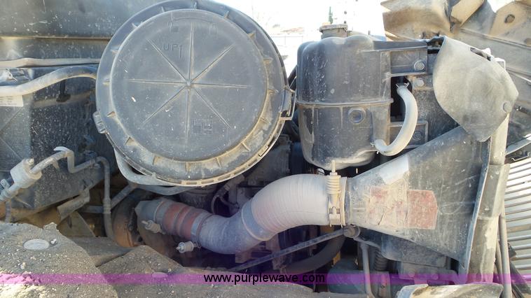 image for item L4493 2007 International 7300 bucket truck