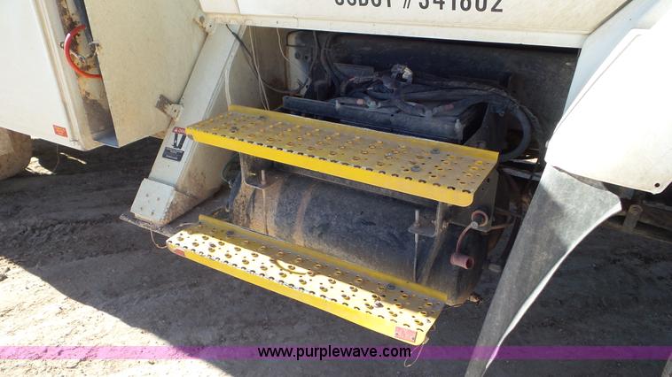 image for item L4493 2007 International 7300 bucket truck