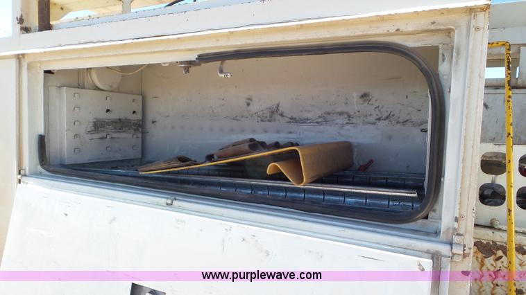 image for item L4493 2007 International 7300 bucket truck