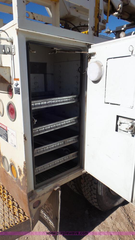 image for item L4493 2007 International 7300 bucket truck