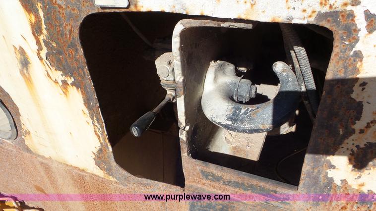 image for item L4493 2007 International 7300 bucket truck