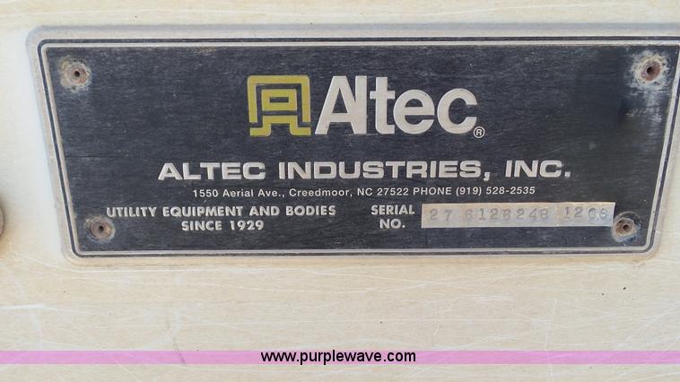 image for item L4493 2007 International 7300 bucket truck