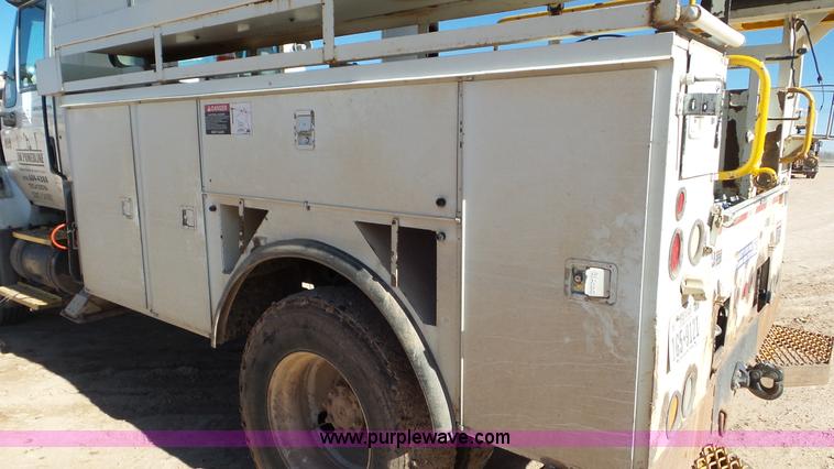 image for item L4493 2007 International 7300 bucket truck