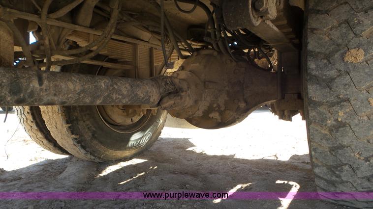 image for item L4493 2007 International 7300 bucket truck