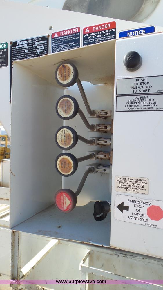 image for item L4493 2007 International 7300 bucket truck