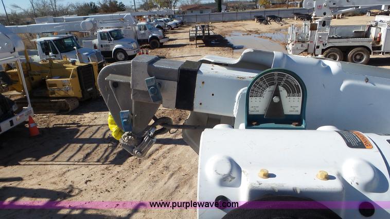 image for item L4493 2007 International 7300 bucket truck