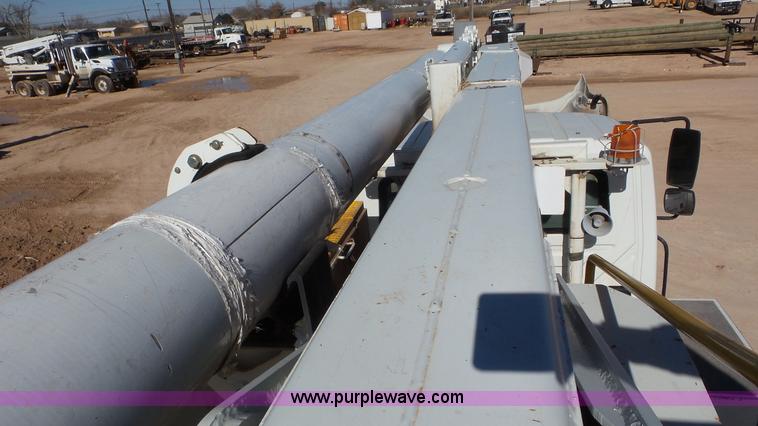 image for item L4493 2007 International 7300 bucket truck