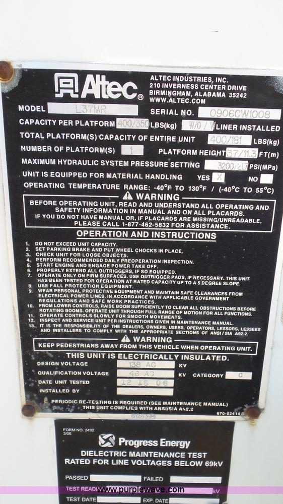 image for item L4493 2007 International 7300 bucket truck