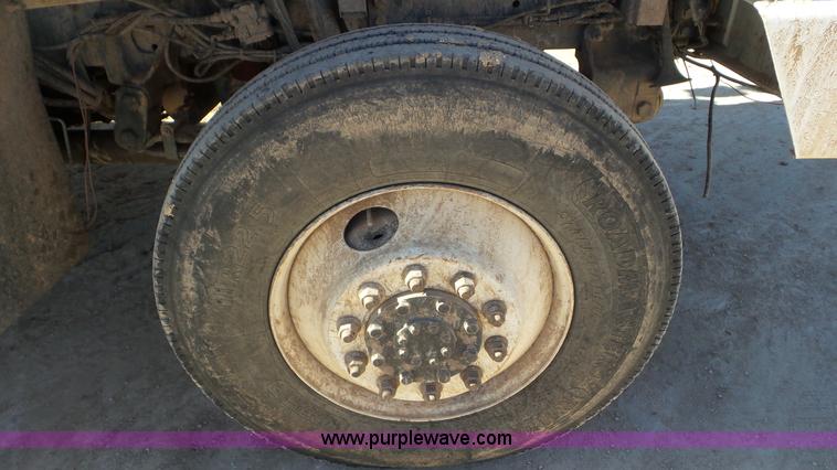 image for item L4493 2007 International 7300 bucket truck