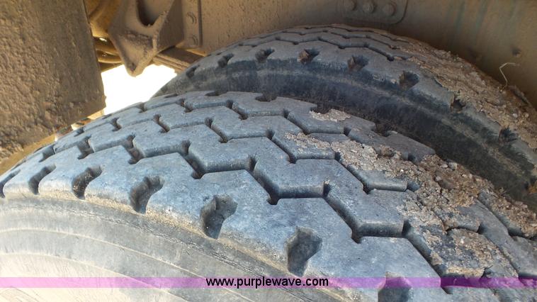 image for item L4493 2007 International 7300 bucket truck