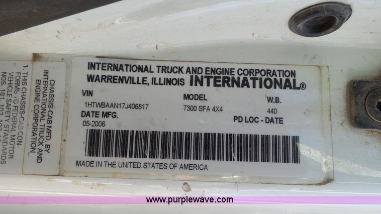 image for item L4493 2007 International 7300 bucket truck