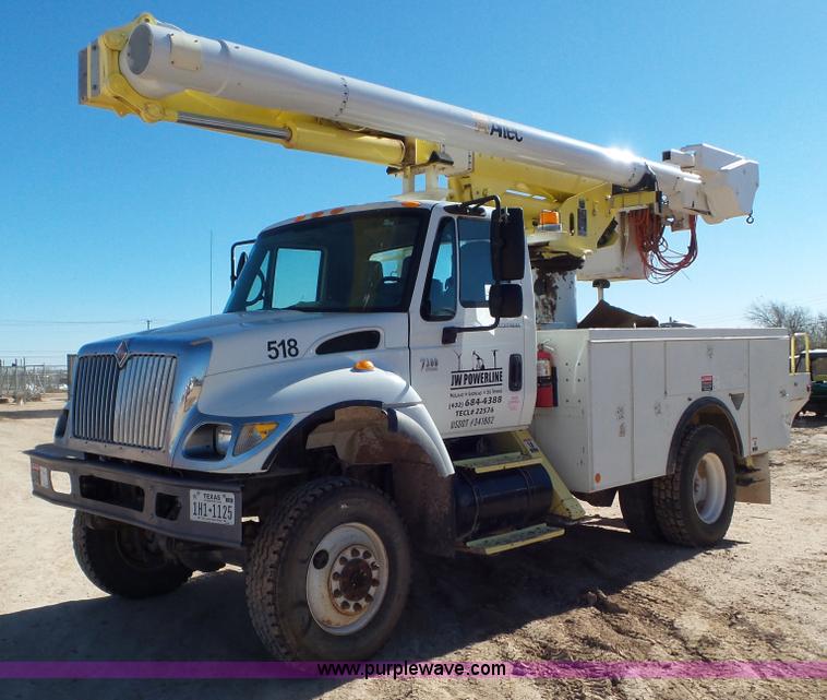 image for item L4494 2005 International 7300 bucket truck