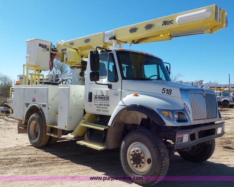 image for item L4494 2005 International 7300 bucket truck
