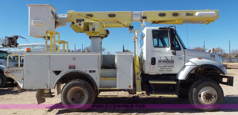 image for item L4494 2005 International 7300 bucket truck