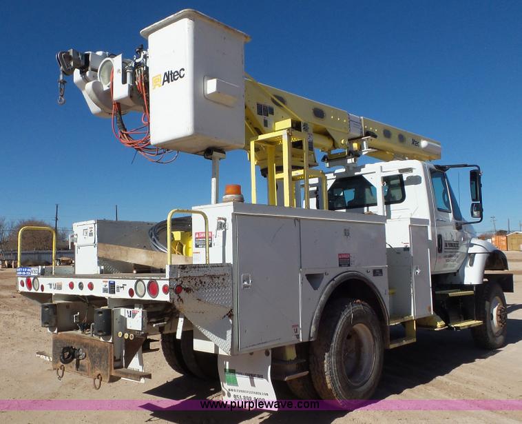 image for item L4494 2005 International 7300 bucket truck