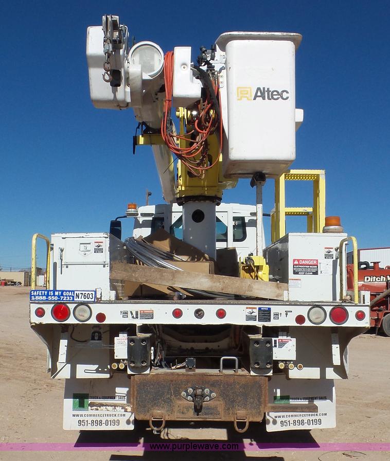 image for item L4494 2005 International 7300 bucket truck