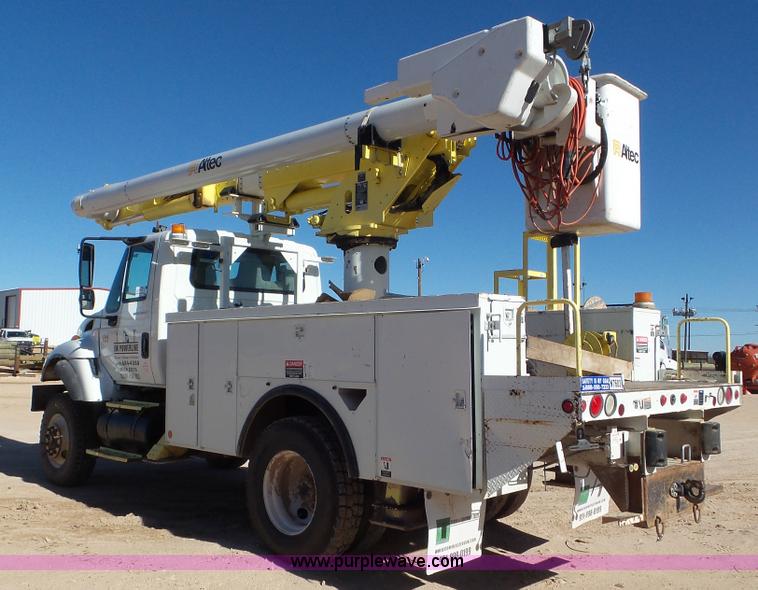 image for item L4494 2005 International 7300 bucket truck