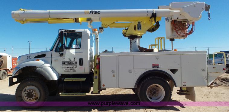 image for item L4494 2005 International 7300 bucket truck