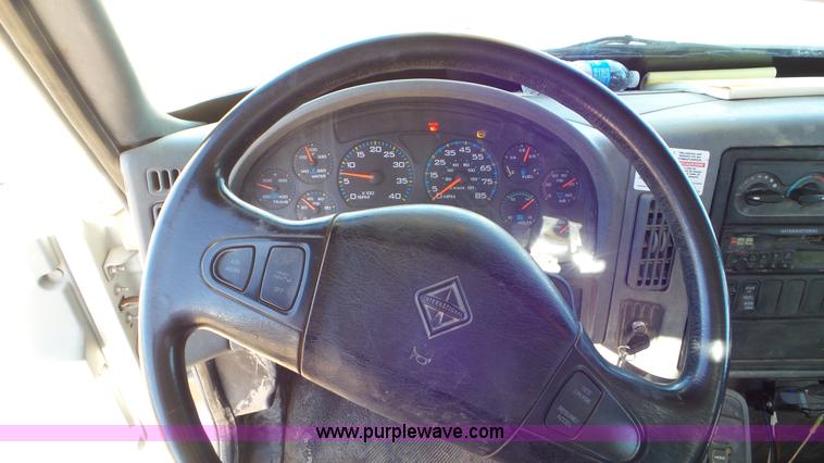 image for item L4494 2005 International 7300 bucket truck