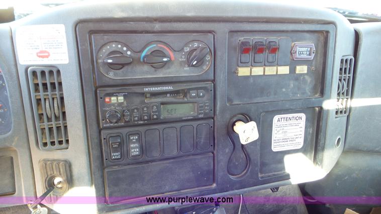 image for item L4494 2005 International 7300 bucket truck