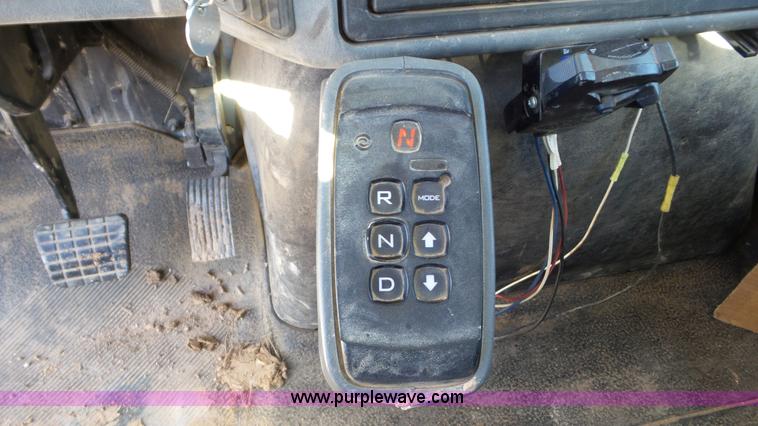 image for item L4494 2005 International 7300 bucket truck