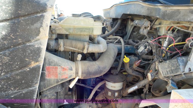 image for item L4494 2005 International 7300 bucket truck