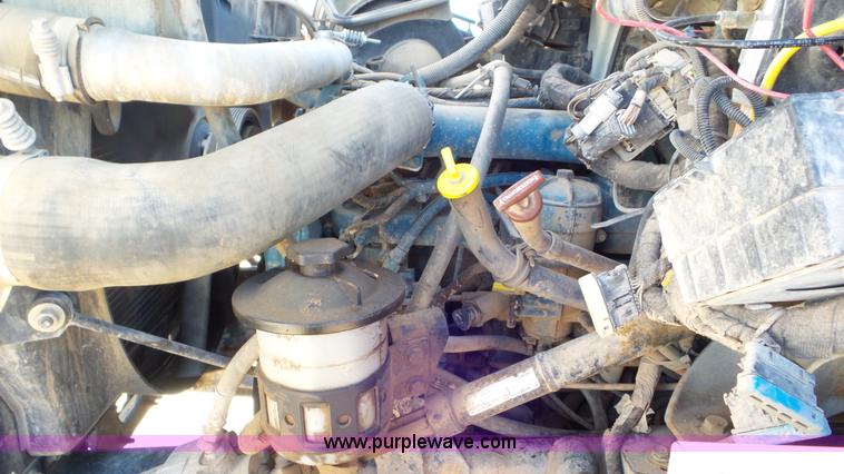 image for item L4494 2005 International 7300 bucket truck