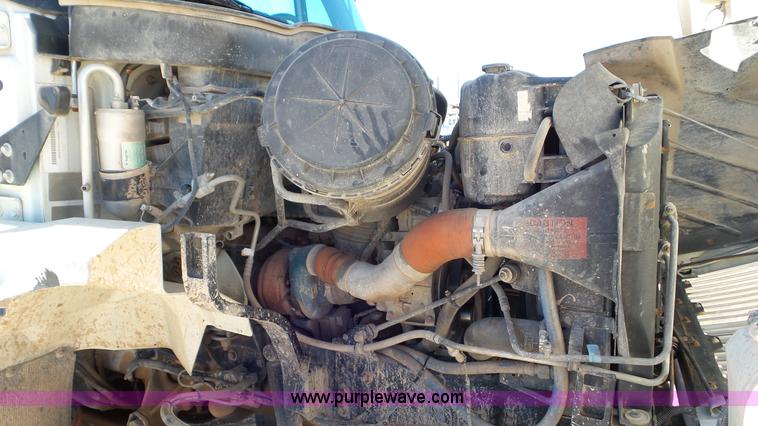 image for item L4494 2005 International 7300 bucket truck