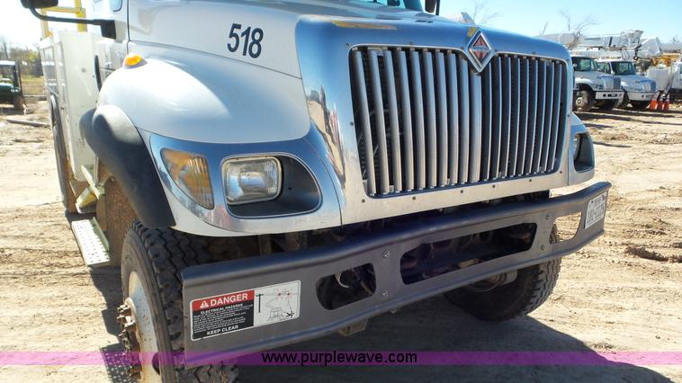 image for item L4494 2005 International 7300 bucket truck