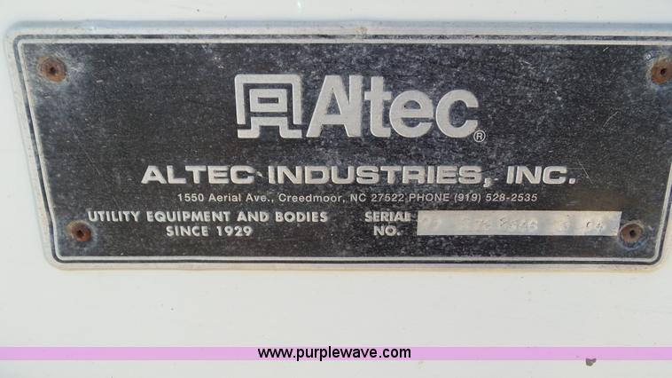 image for item L4494 2005 International 7300 bucket truck