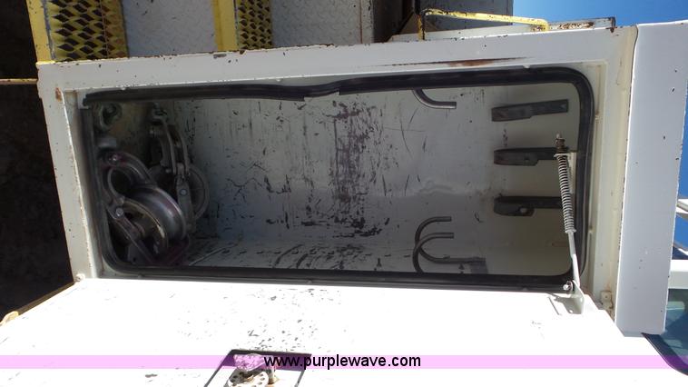 image for item L4494 2005 International 7300 bucket truck