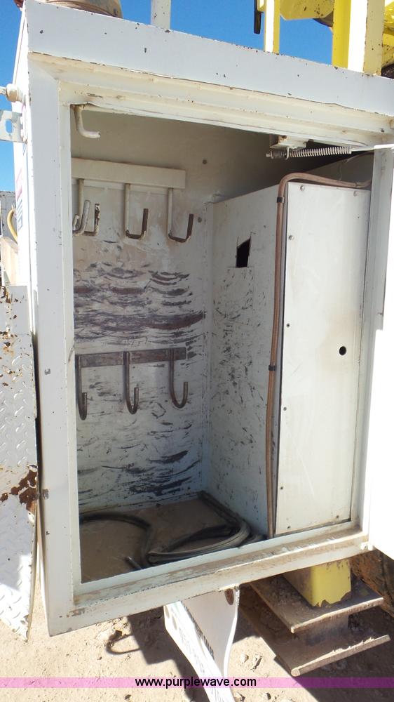 image for item L4494 2005 International 7300 bucket truck