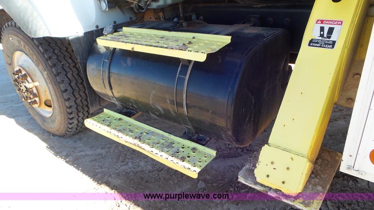 image for item L4494 2005 International 7300 bucket truck