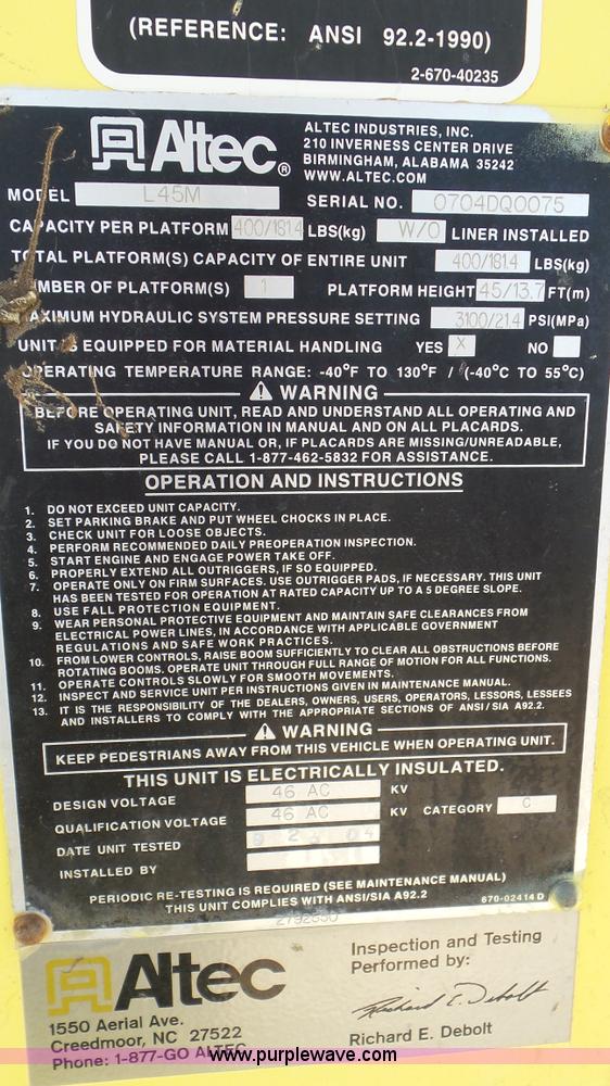 image for item L4494 2005 International 7300 bucket truck