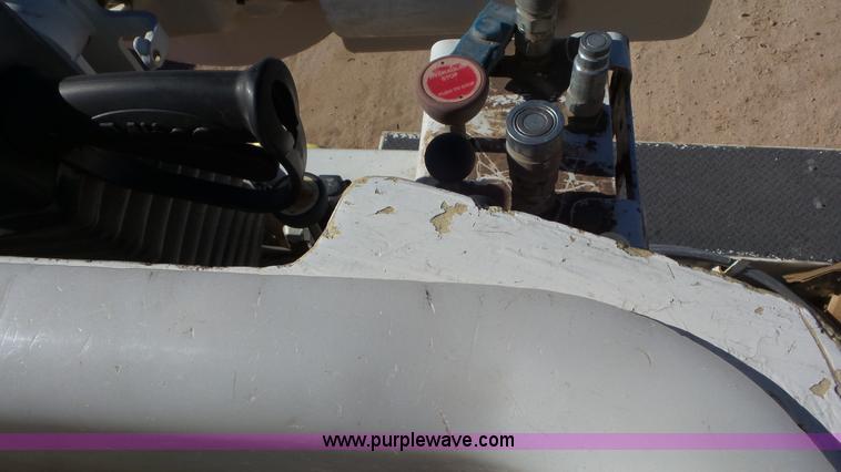 image for item L4494 2005 International 7300 bucket truck