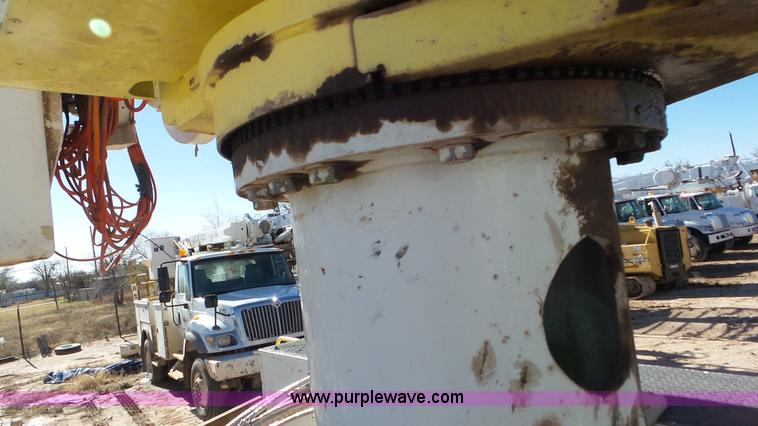 image for item L4494 2005 International 7300 bucket truck