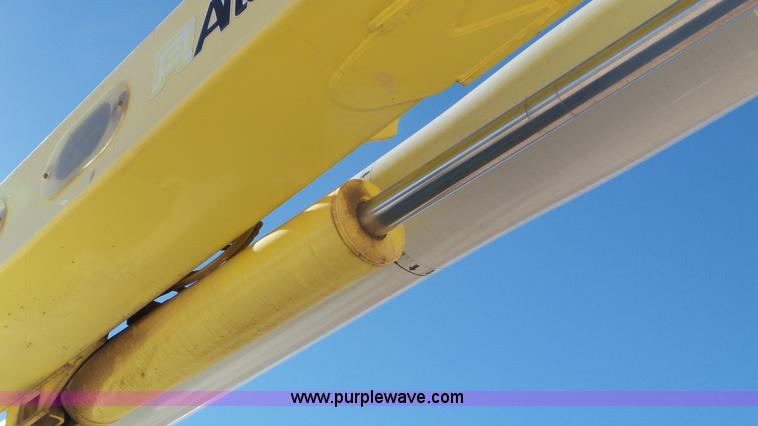 image for item L4494 2005 International 7300 bucket truck