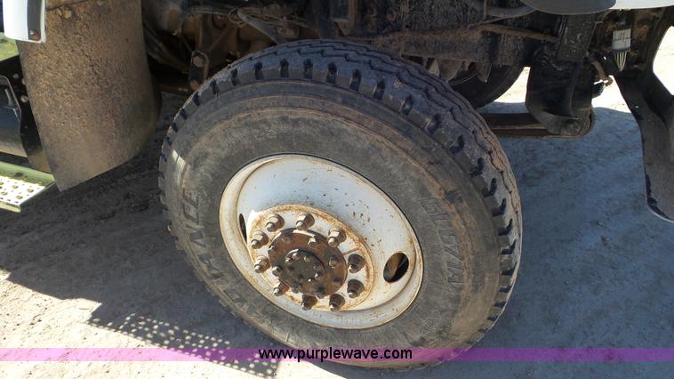 image for item L4494 2005 International 7300 bucket truck